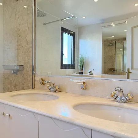 Somptueux Deux Pieces, Entre & Piscine ! *