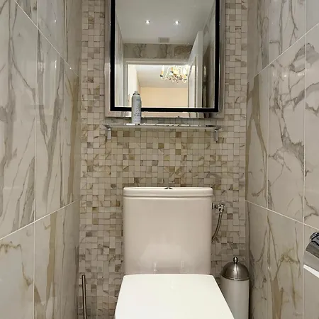 Holiday home Somptueux Deux Pieces, Entre & Piscine !