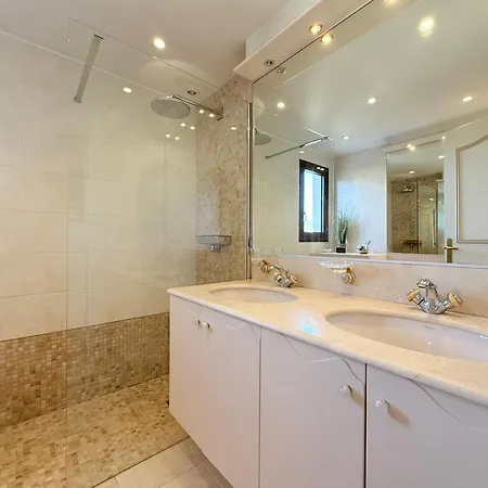 Somptueux Deux Pieces, Entre & Piscine ! *